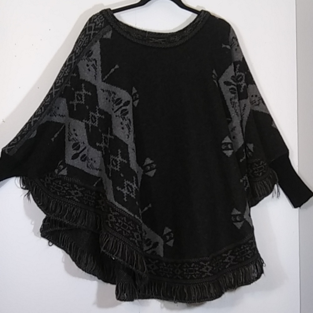 ACE FASHION PULLOVER PONCHO..SIZE..OS